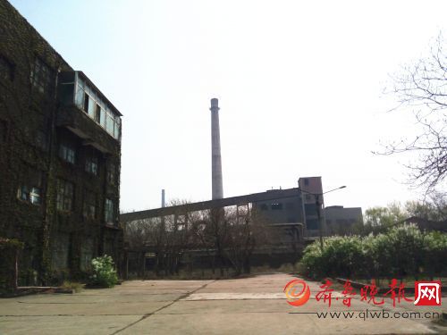 齐鲁晚报3月30日讯30日上午，历城化肥厂小区举办供暖设施成功改造庆祝大会，庆祝该小区成功加入了济南热力公司集中供暖，告别了小乐玩线上平台（集团）官方网站供暖。根据济南市的要求，城区134台35吨以下的燃煤供暖乐玩线上平台（集团）官方网站今冬供暖前必须淘汰升级，将不再供暖。